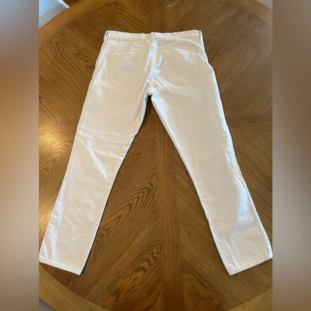 GAP White Ankle Jeans - Women’s Cropped Fit - Picture 2 of 5